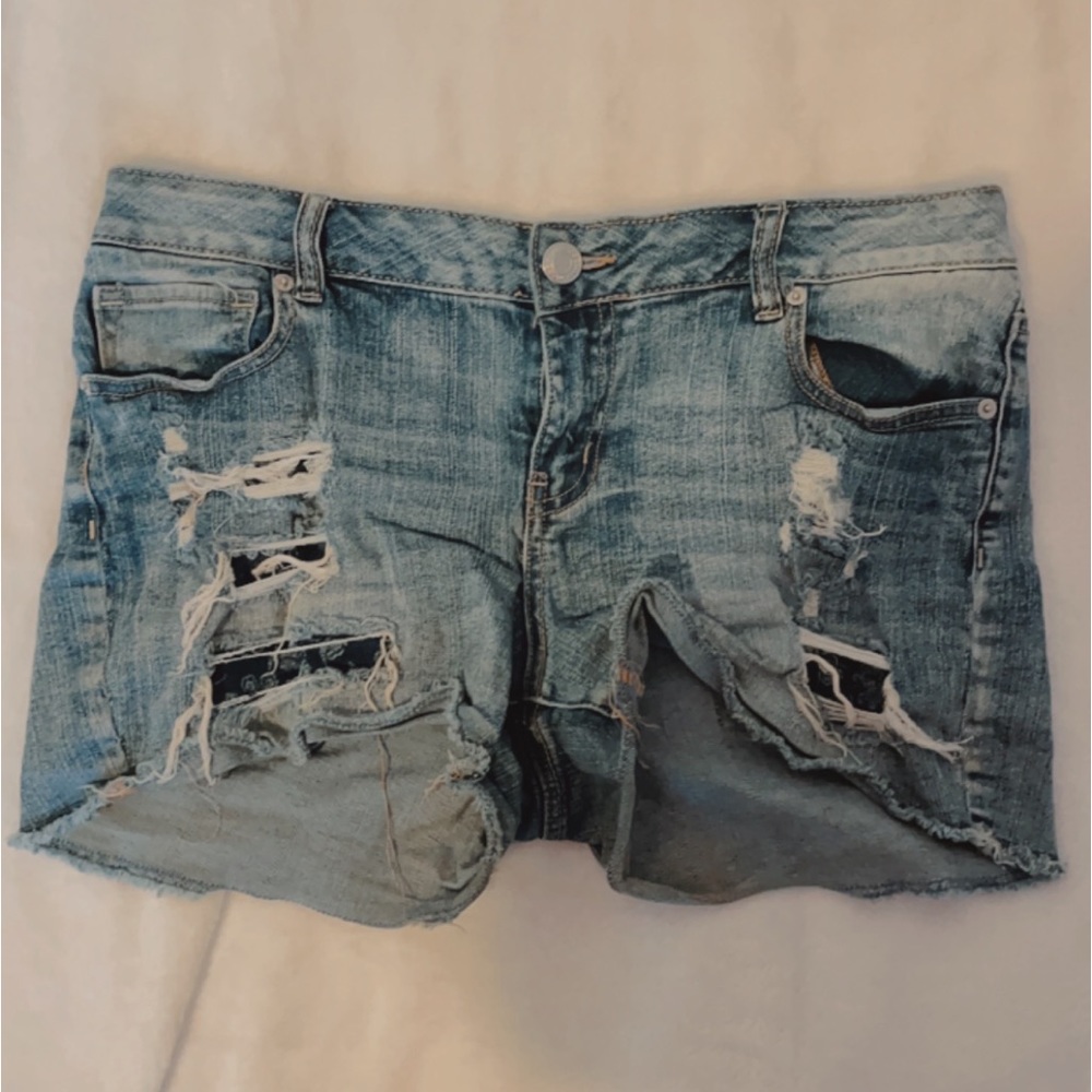 Maurice’s distressed jean shorts size 9/10